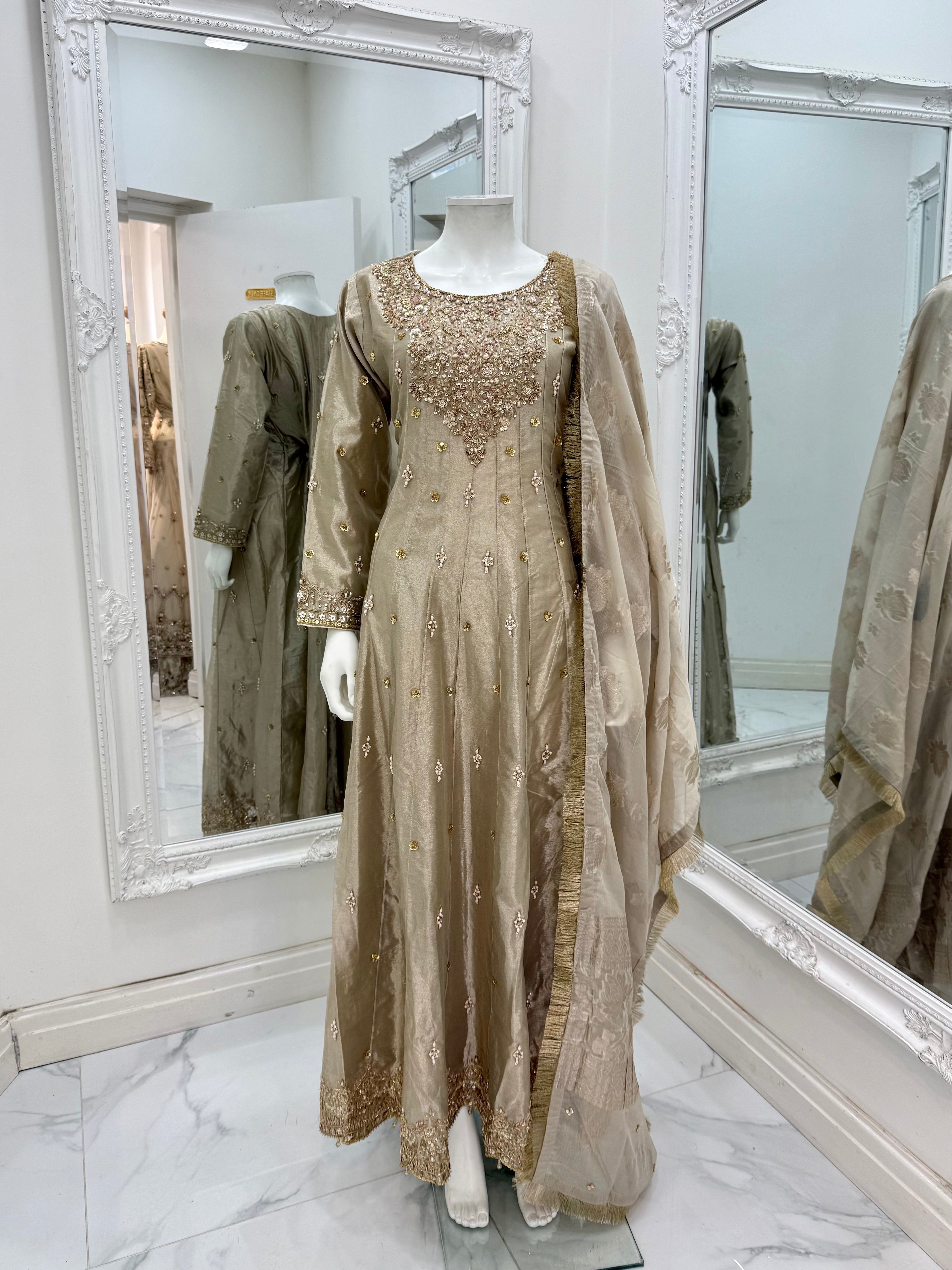 Noor-ul-Ain - Champagne