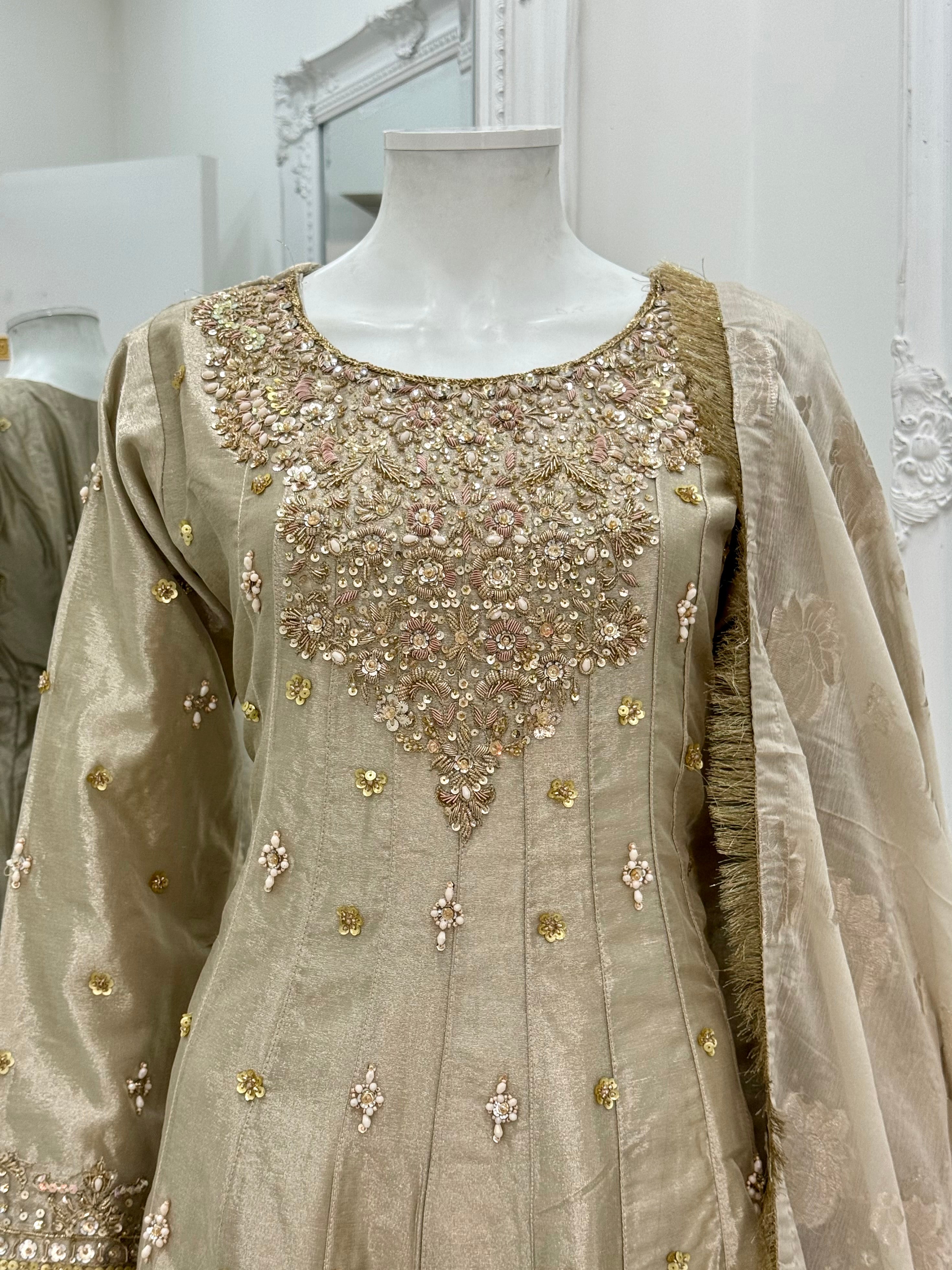 Noor-ul-Ain - Champagne
