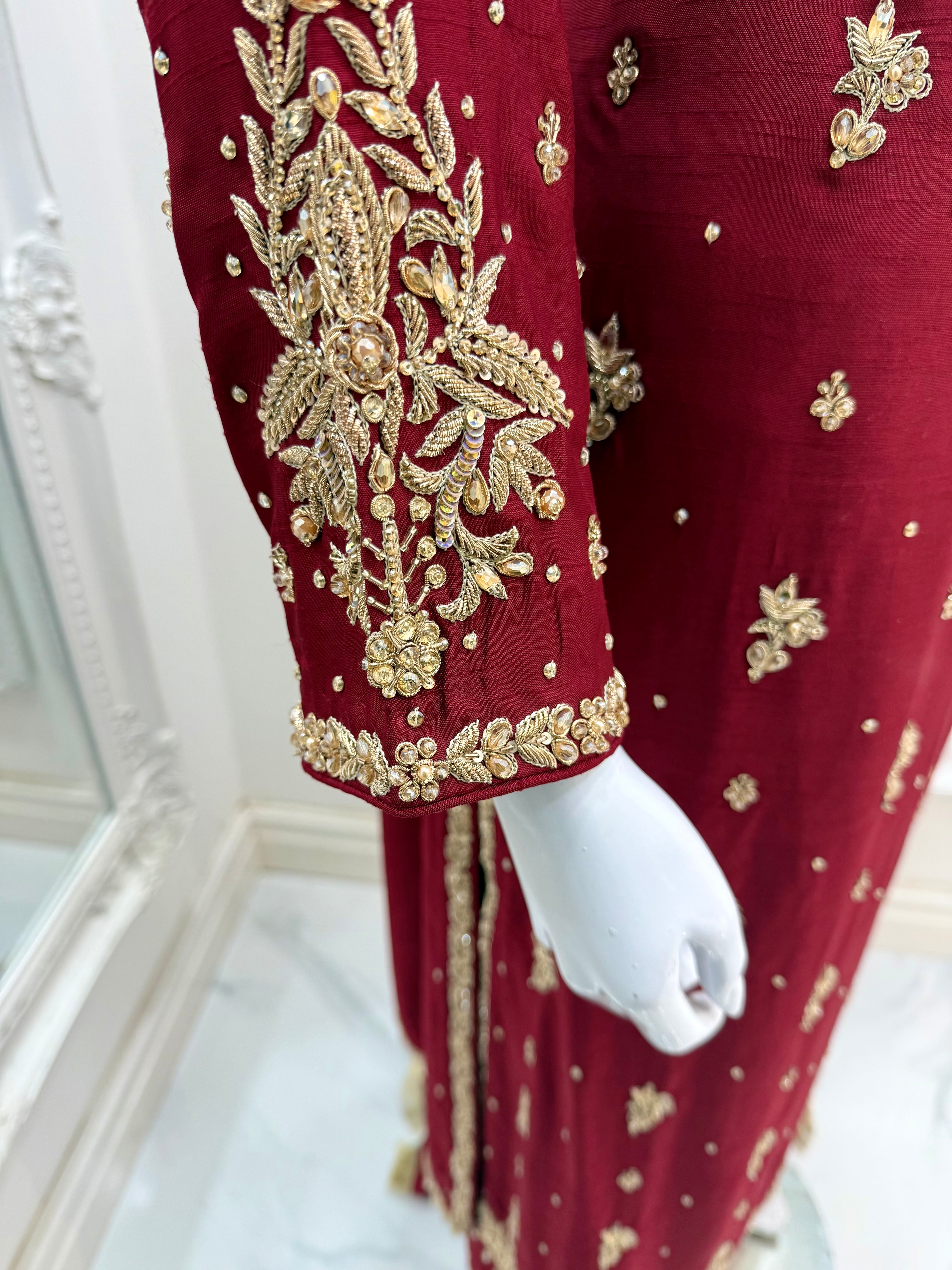 Mahira - Red