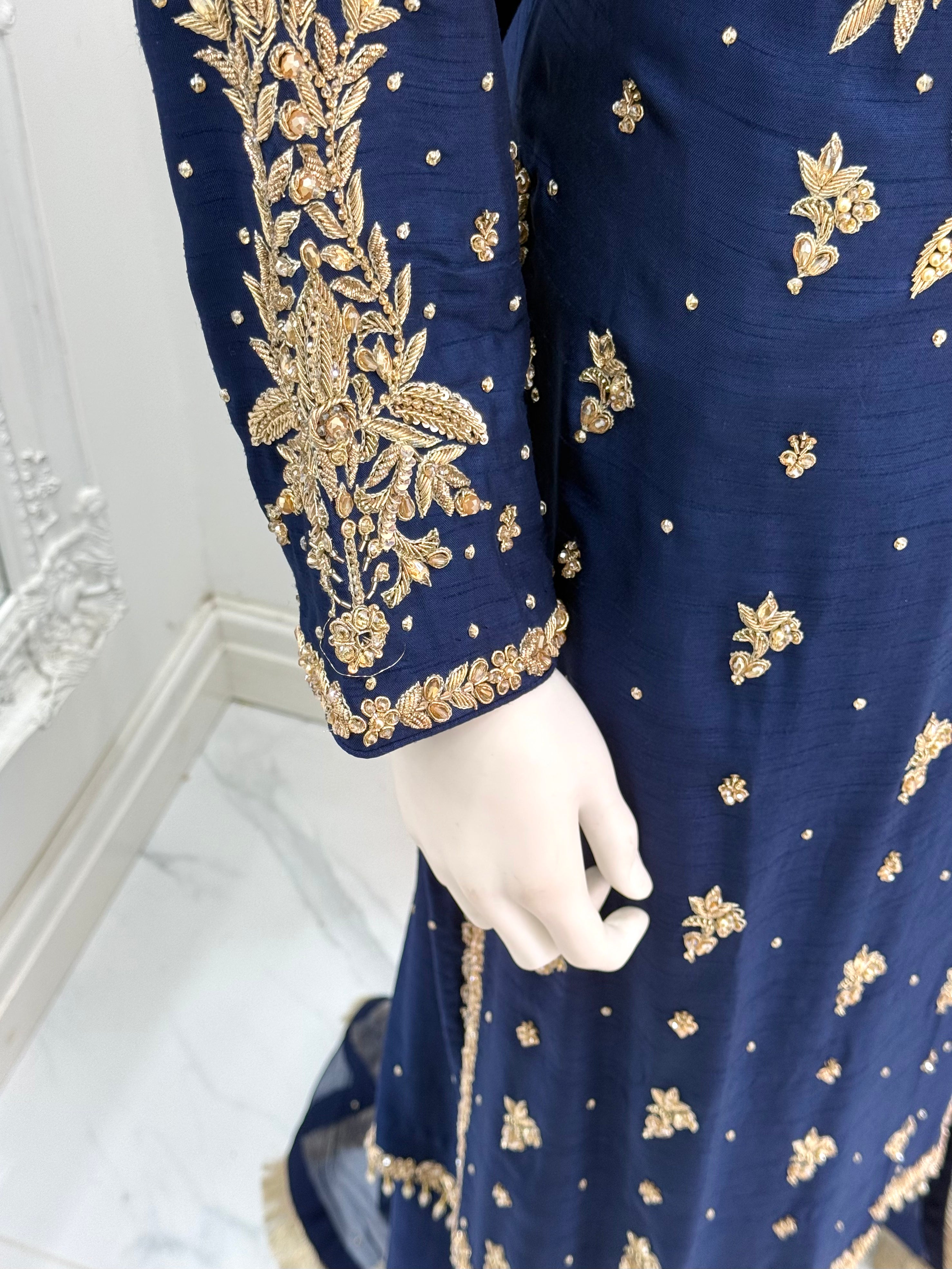 Mahira - Blue